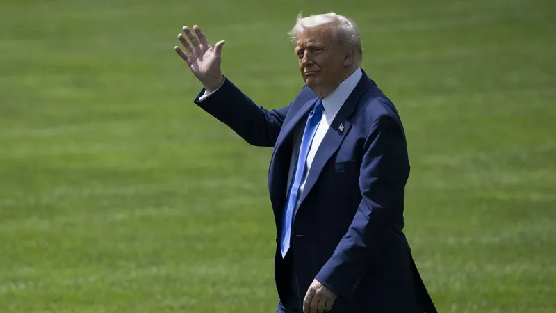 Trump'tan Şok Sözler: Fed Başkanı'na "Aptal!" Hakareti
