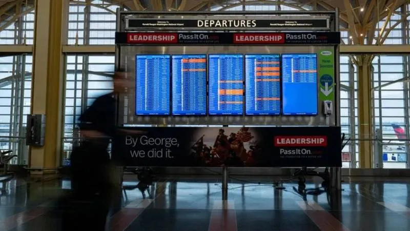 ABD'de hükûmetin 40 gündür kapalı olması havacılığı da vurdu; günlük uçuş iptallerinin sayısı 2 bin 700'ü aştı