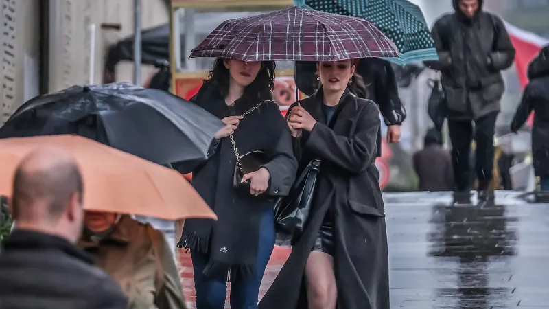 İstanbul'a Sağanak Alarmı! AKOM'dan Kritik Saat Uyarısı