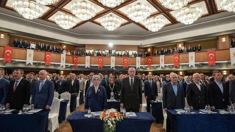 AKP'nin 2028 Seçim Stratejisi: Kızılcahamam Kampı Ne Vaat Ediyor?