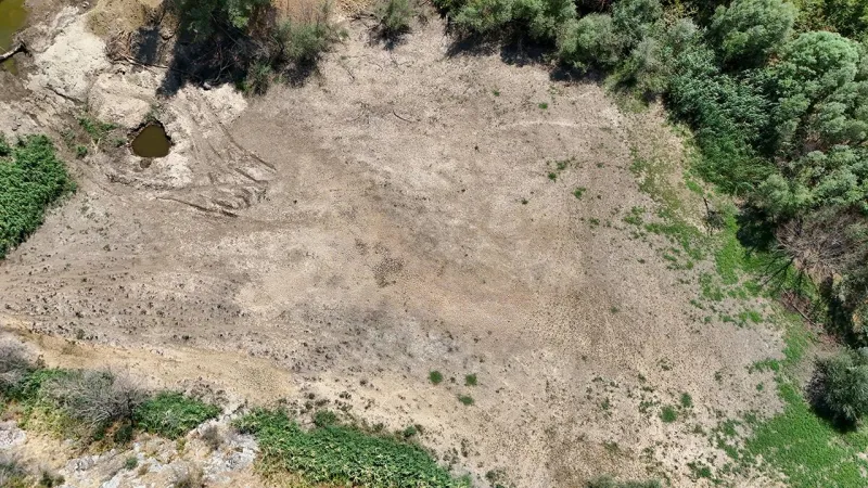 Aşırı sıcaklardan dereden su akmaz oldu