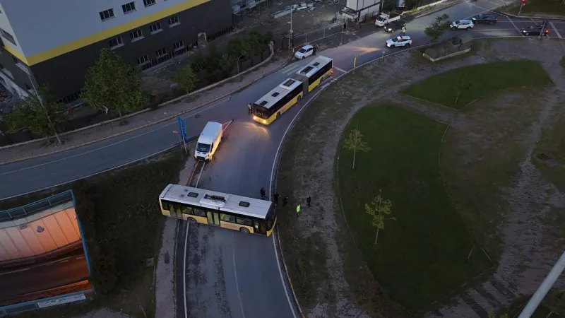 İstanbul'da İETT Otobüsü Kazası! Fren Patladı, Ortalık Karıştı!