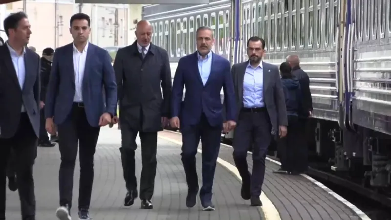 Bakan Fidan, Ukrayna ziyareti için trenle Polonya'dan Kiev'e hareket etti
