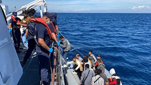 Balıkçı Teknesinde Şok Baskın! 92 Göçmenle Yakalandılar!