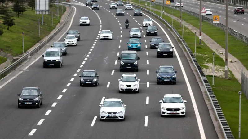 Bayramıda otoyollardan yaklaşık 16,3 milyon araç geçti