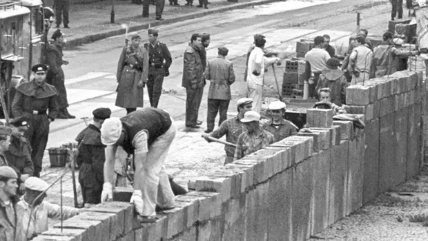 Berlin Duvarı Yıkılışı: 36 Yılda Özgürlük Çağrısı!