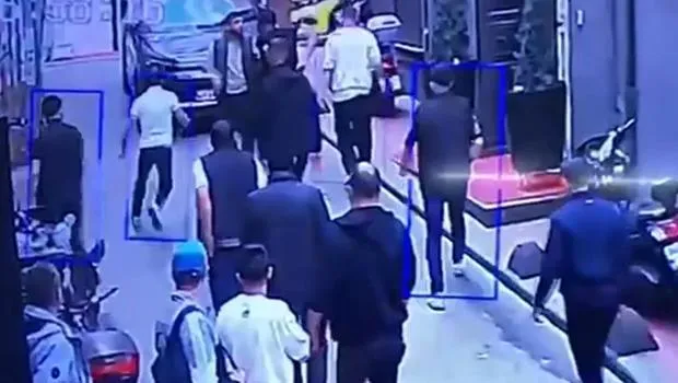 Beyoğlu'nda Beyzbol Sopalı Dehşet! Hesap Kavgası Kanlı Bitti!