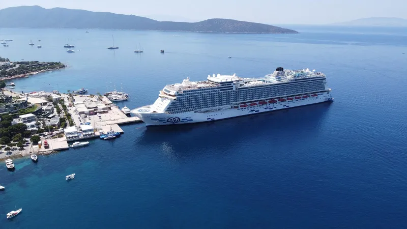 Bodrum'da İlk Kez! Turistlere Bando ve Halk Oyunlarıyla Şölen Karşılama