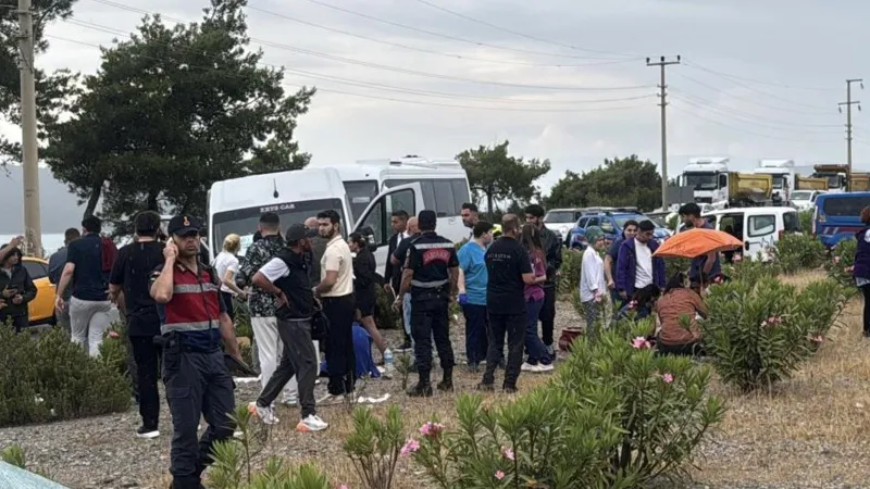Bodrum'da can pazarı: Minibüsle otomobil çarpıştı!