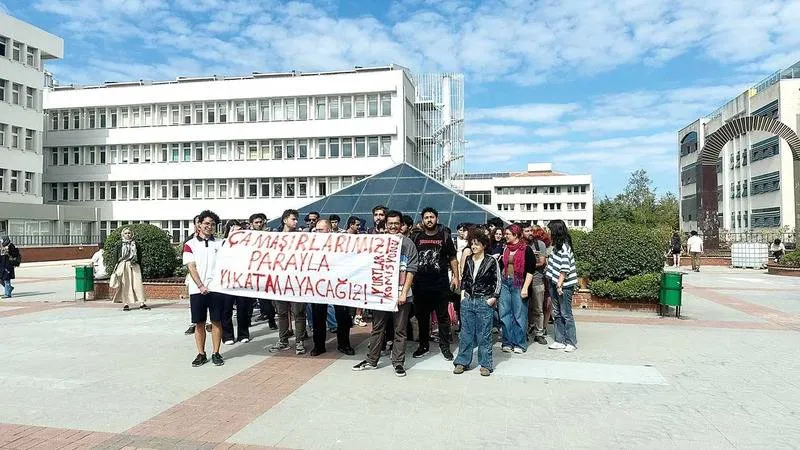 Boğaziçi'nde Çamaşırhane Krizi! Öğrencilerden Leğenli Protesto