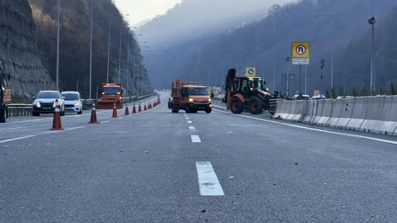 Bolu Dağı geçişinde kaza yapan tır ulaşımı aksattı