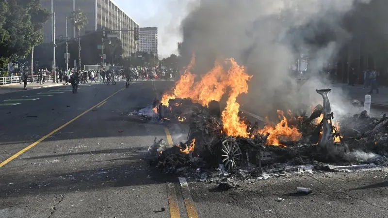 CANLI | Los Angeles yangın yeri! Otoyollar kapatıldı araçlar yakıldı! Göçmen protestoları giderek şiddetleniyor