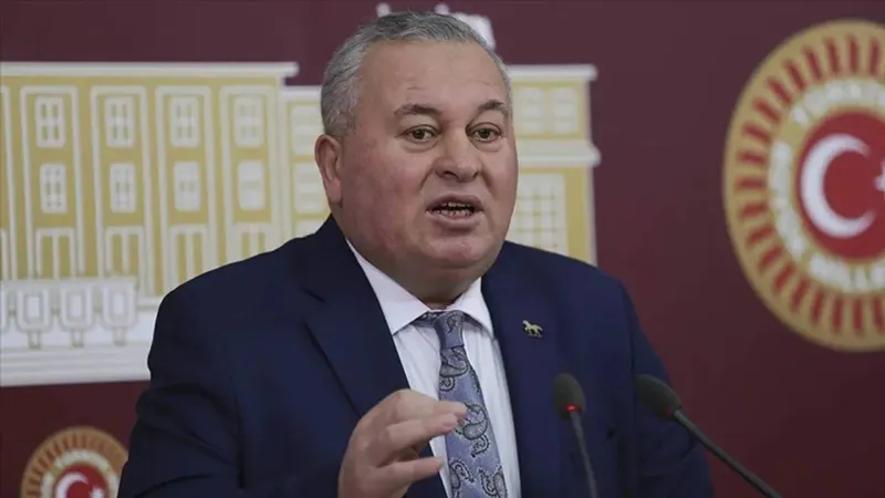 Cemal Enginyurt'tan CHP'li belediyelere çağrı: AKP döneminde hangi AKP'li gazeteciye ne kadar para verilmiş açıklayın
