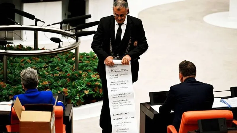 CHP'li Vekilden Şok Liste! Çoklu Maaş Alanlar Kimler?