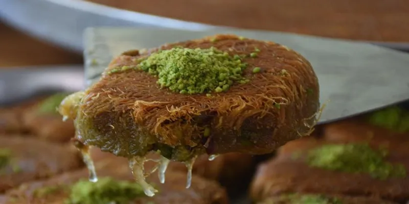Diyarbakır'da Düğün Sürprizi! Pasta Yerine Burma Kadayıf Şöleni