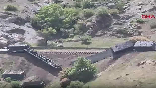 Elazığ’da yük treni raydan çıktı