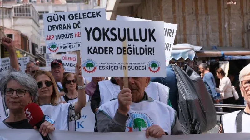 Emekliler bayram ikramiyesi için yürüdü