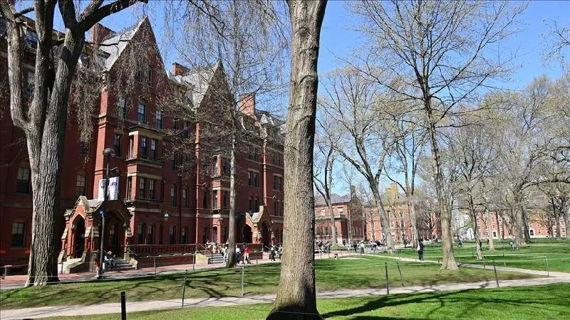 Eski Harvard rektöründen "ABD'nin temel ilkelerine yönelik tehditlere karşı ses çıkarma" çağrısı