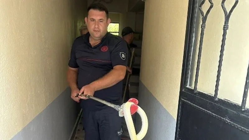 Balıkesir'de Evde Yılan Paniği! İtfaiye Seferber Oldu