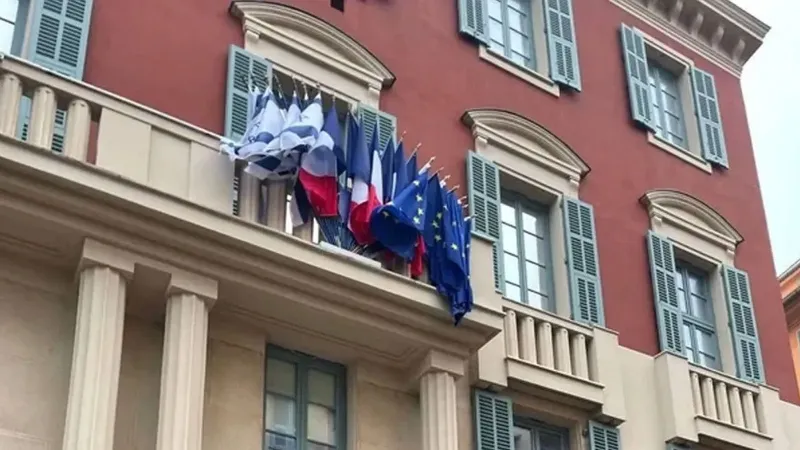 Fransa'da İsrail Bayrağı Şoku! Neden Kaldırılıyor?