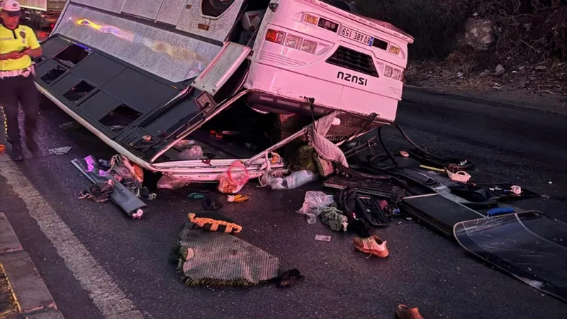 Hatay'da Midibüs Faciası! 25 Tarım İşçisi Yaralı!