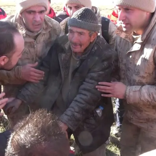 Hava buz kesmişti... Koyunlara sarılarak hayatta kaldı!