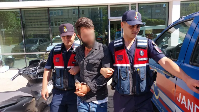 Husumetlisini vurmak isterken tanımadığı 2 kişiyi yaralayıp özür diledi!