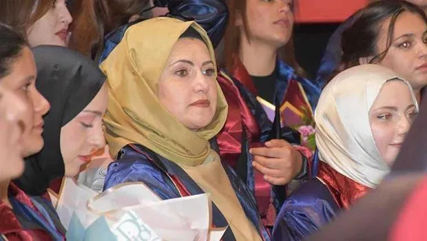 Kanser Engel Olamadı! 49 Yaşında Üniversite Birincisi Oldu