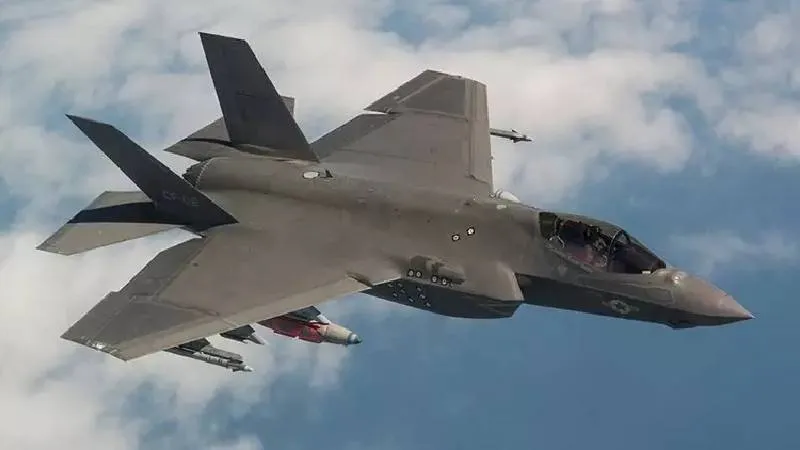 İngiltere'ye ait F-35 Japonya'da acil iniş yaptı