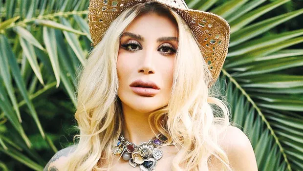 İrem Derici Hastanelik Oldu! Merdivenden Düştü, 10 Dikiş Atıldı