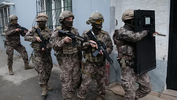 İstanbul'da terör operasyonu! 14 adrese baskın: 12 gözaltı