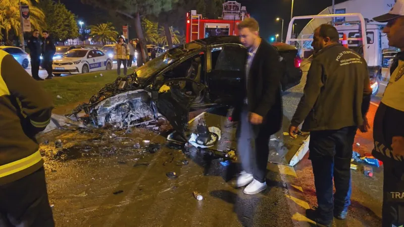 İstanbul'da trafik kazası: Takla atan otomobil hurdaya döndü, 5 kişi yaralandı!