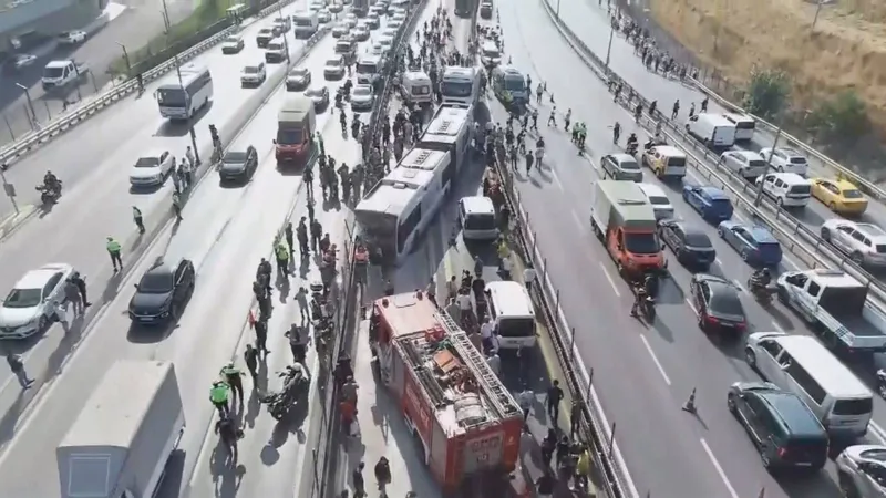 İstanbul'daki ölümlü metrobüs kazası davası başladı, tutuklu şoföre tahliye çıkmadı