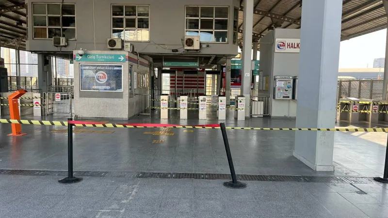 İZBAN seferleri, memurların iş bırakma eylemi nedeniyle iptal edildi