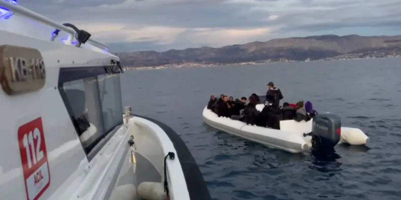 İzmir'de Göçmen Dramı! Sahil Güvenlik Operasyonuyla Son Anda Kurtarıldılar