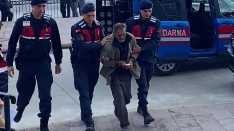 İzmir'de tartıştığı oğlunu silahla öldürüp eşini yaralayan zanlı tutuklandı