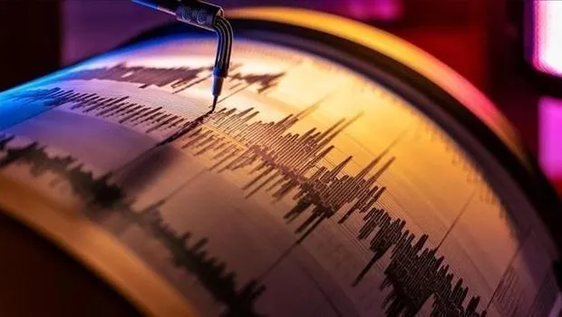 Kolombiya'da 6,3 büyüklüğünde deprem: Başkent Bogota'da halk sokağa döküldü
