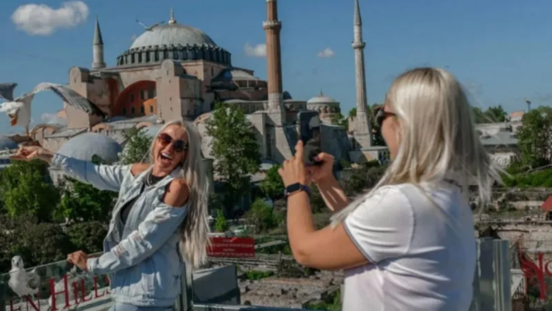 Turist Akını! Bakan Ersoy'dan Rekor Ziyaretçi Açıklaması