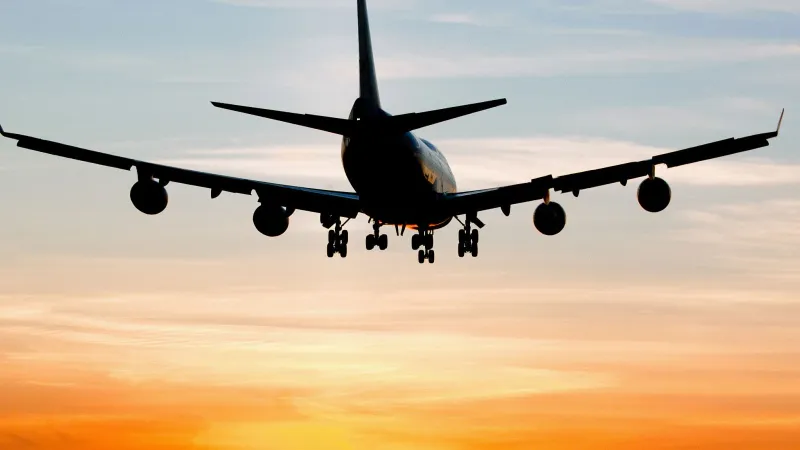 Lufthansa'nın Madrid uçağı az kalsın yere çakılacaktı! Pilot tuvalette yardımcı baygın...