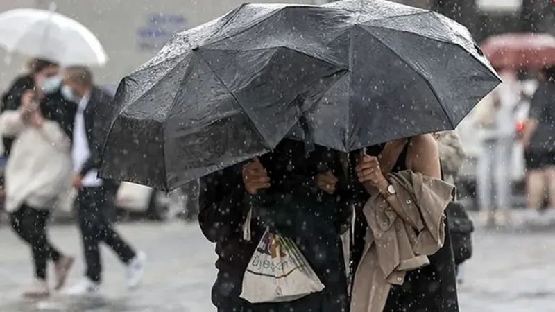 Meteoroloji uyardı: Kuvvetli sağanak başlıyor, sıcaklıklar düşüyor