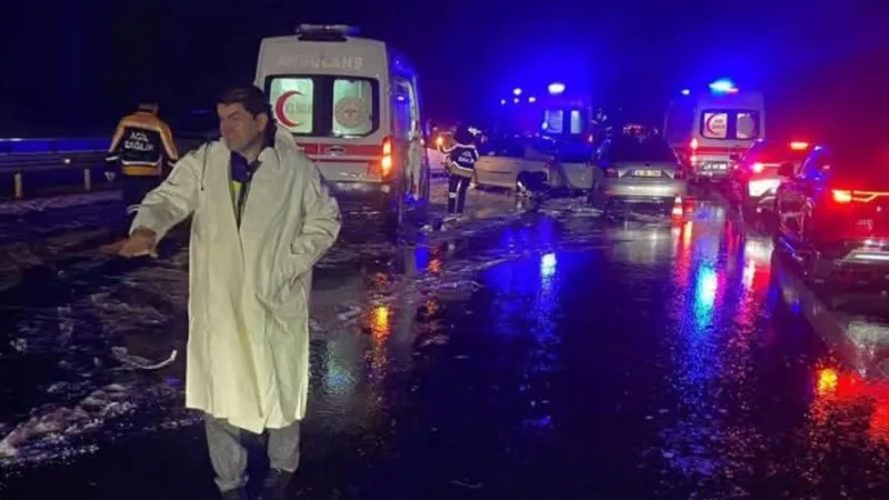 Aksaray'da Zincirleme Kaza: 12 Araç Birbirine Girdi!