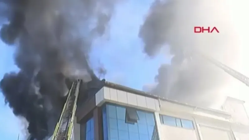 İstanbul'da Tekstil Fabrikası Alevlere Teslim! Son Durum