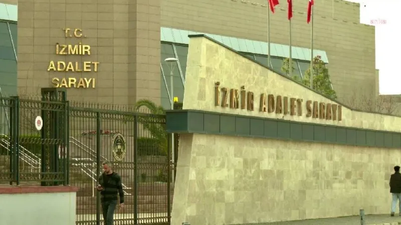 İzmir Adliyesi'nde Avukata Şok Saldırı! Baro Alarmda!