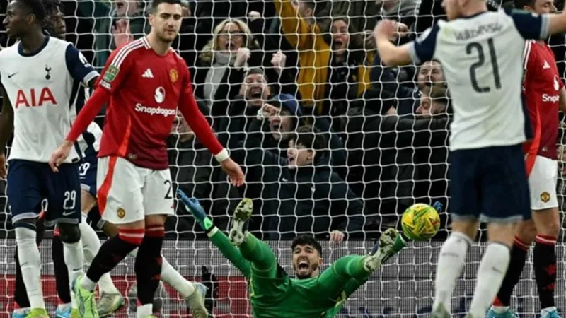 Altay Bayındır'a Şok! Kornerden Yediği Gol Yılın Golü Seçildi!