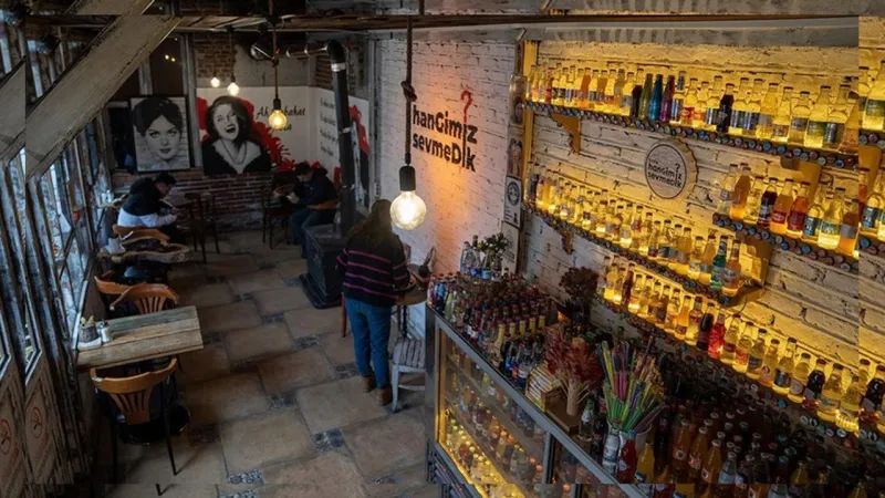 Ankara Kalesi’nde 80 Çeşit Gazoz ile Nostaljik Kafe Deneyimi