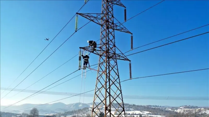 Avrupa Karanlıkta! Türkiye'de Elektrik Kesintisi Olacak mı? Bakan Açıkladı