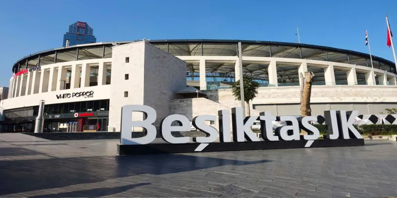 Beşiktaş'ta Şok! Galatasaray Reklamı Stadı Karıştırdı!