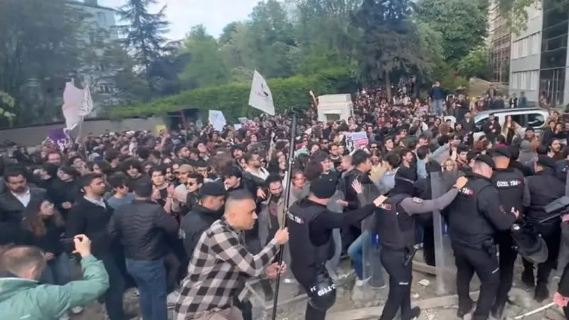 Boğaziçi'nde Nureddin Yıldız Gerginliği! Polis Müdahalesi ve Gözaltılar