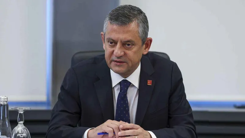 Özgür Özel'e Saldırı Şoku! CHP MYK Acil Toplandı