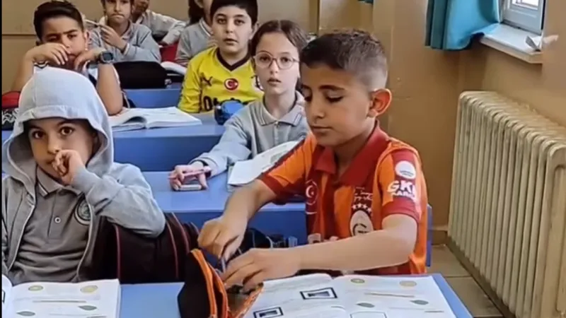 Elazığ'da Öğretmenden Öğrenciye Unutulmaz Doğum Günü Sürprizi!